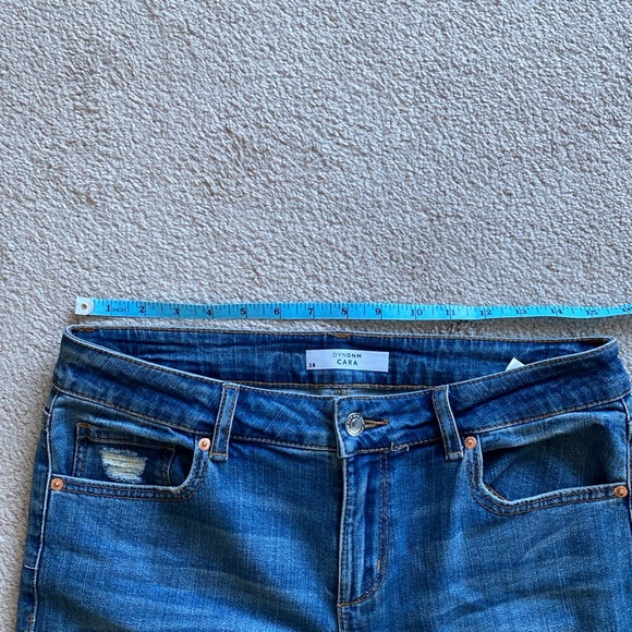 Dynamite jeans. With rips and roll ups. Size 28” in excellent condition - Picture 3 of 10